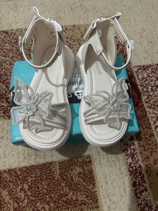 Срочно продам сандали