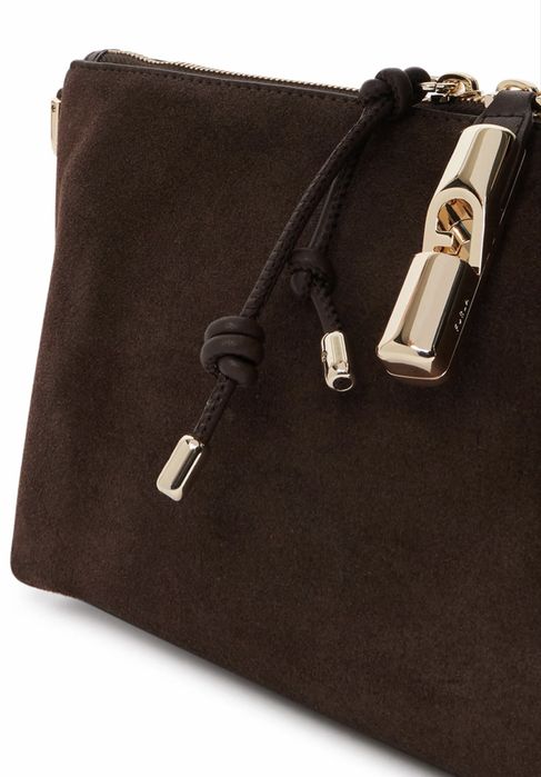Дамска чанта Furla от естествен велур и кожа в кафяв цвят ш-25,5см. В-15см