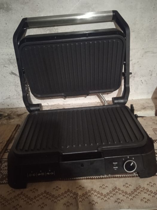 Vând friptoza tefal nouă folosită de două ori