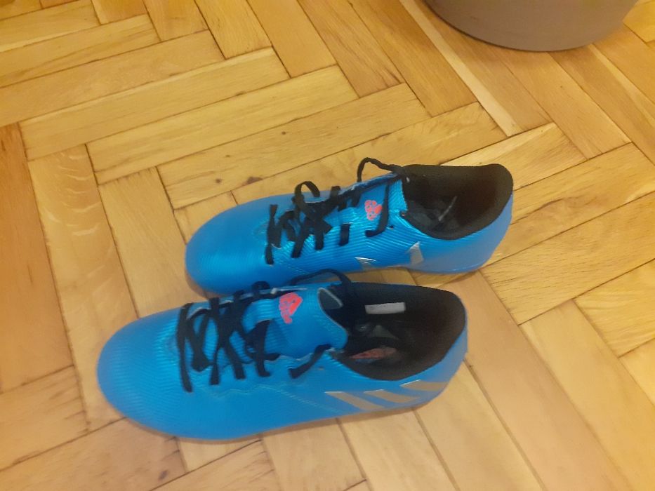 Детски бутонки за момче