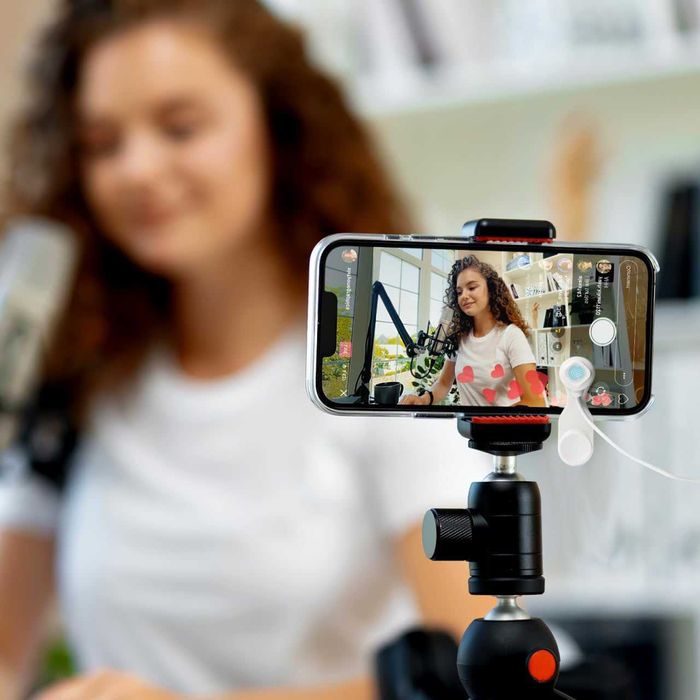 Автоматично докосване на екрана на телефона, симулирано щракане