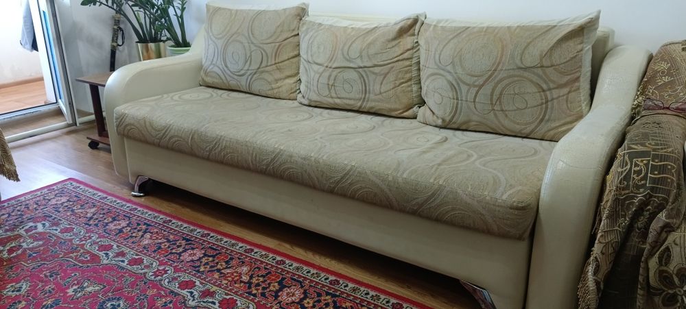 Красивый диван тройка