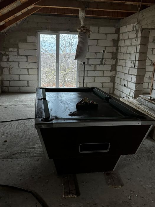 Vând masa de biliard