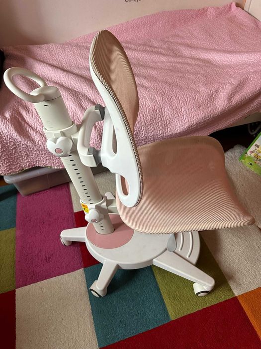 Scaun birou copii Cico Roz in stare foarte buna