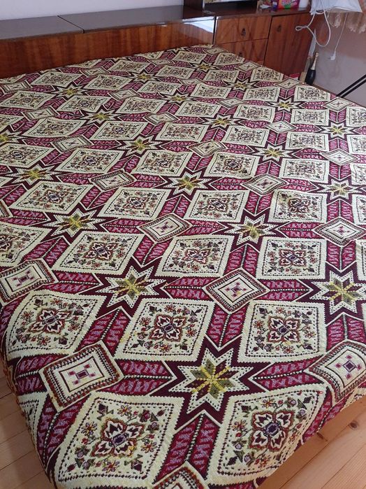 Покривало за спалня от чиста вълна