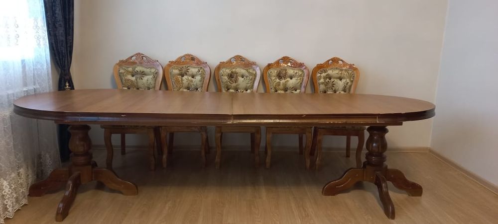 Продается стол со стульями