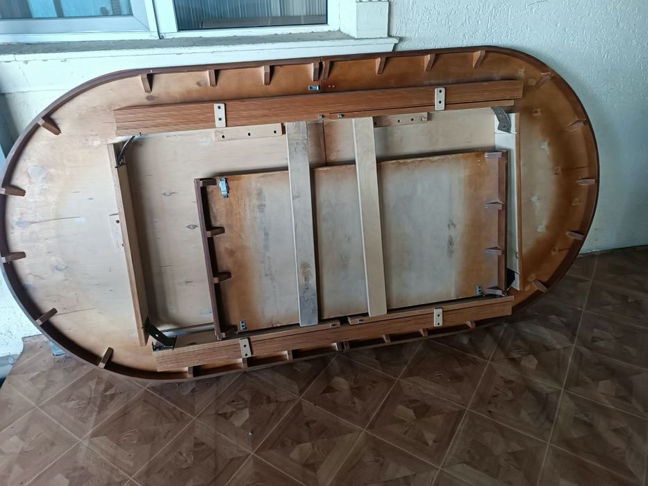 Стол и 6 стульев
