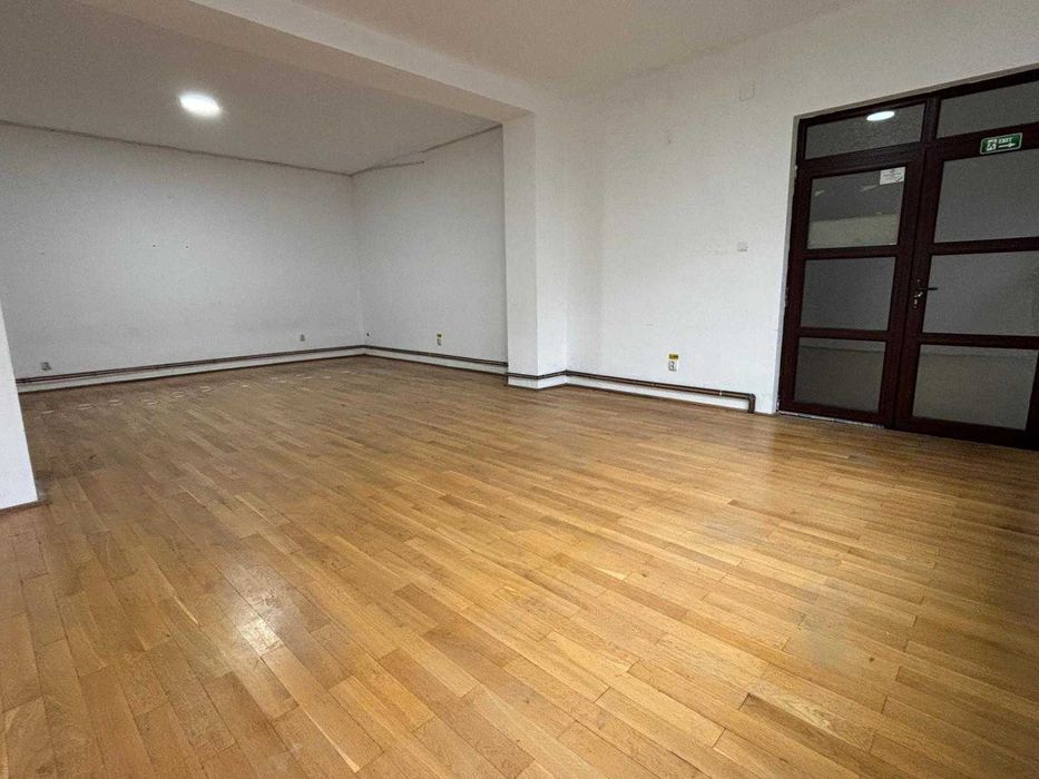 Inchiriez spații comerciale in centrul orasului