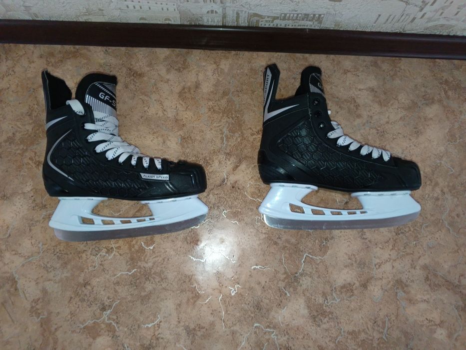 Коньки 40-й размер