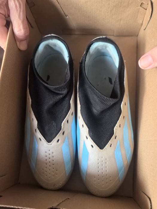 Продавам детски футболни обувки различни видове