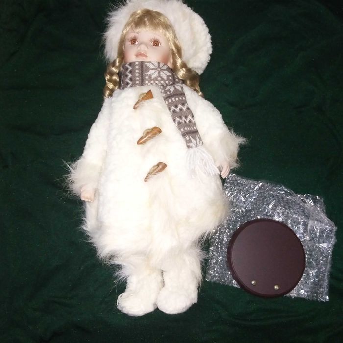 Papusa  din ceramica,de colectie