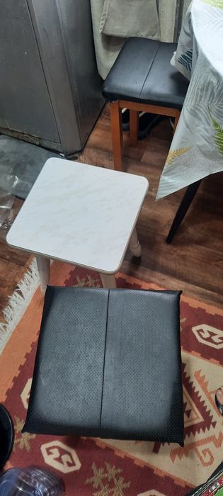 Продам стол и 3 стульчика