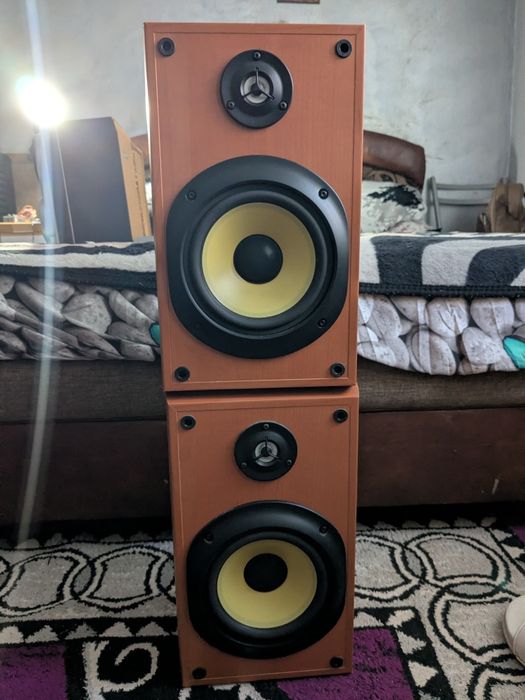 Două feluri de boxe sony