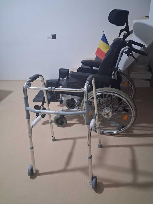 Vand scaun fotoliu persoane cu handicap impreuna cu cadru.