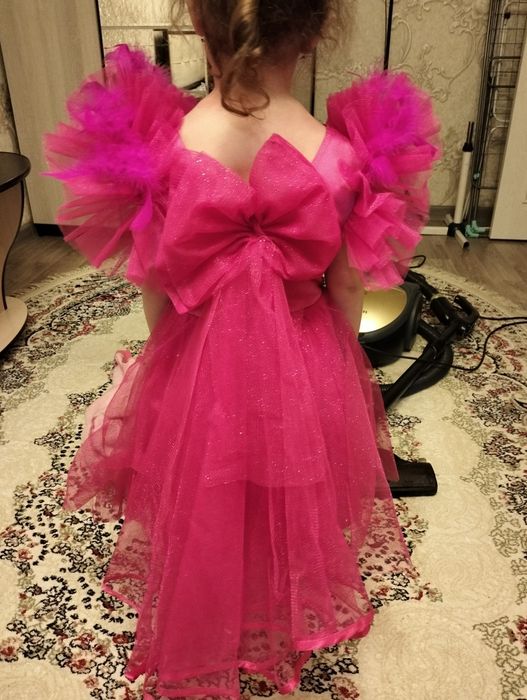 Продам платья и комбинезон