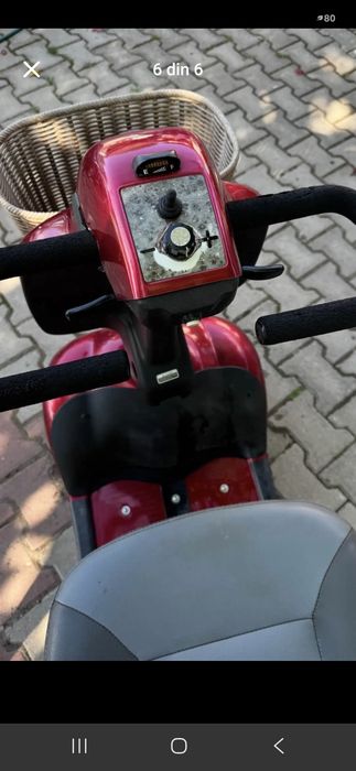 Scuter electric pentru persoane cu dizabilități sau vârstnice