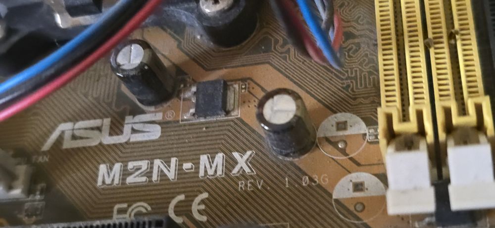 Placa de baza ASUS M2N-MX AM2  4x DDR2 Agp 8x Sata Amd Sempron 3200+