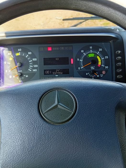 Mercedes Benz 815