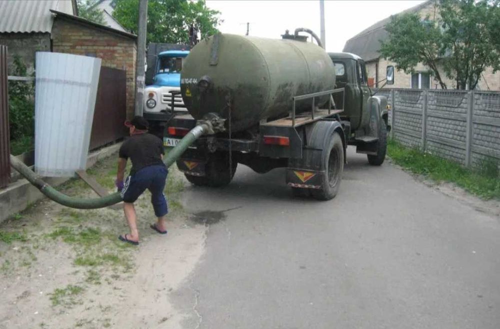 Гавнавоз чистым вигрибной ямы