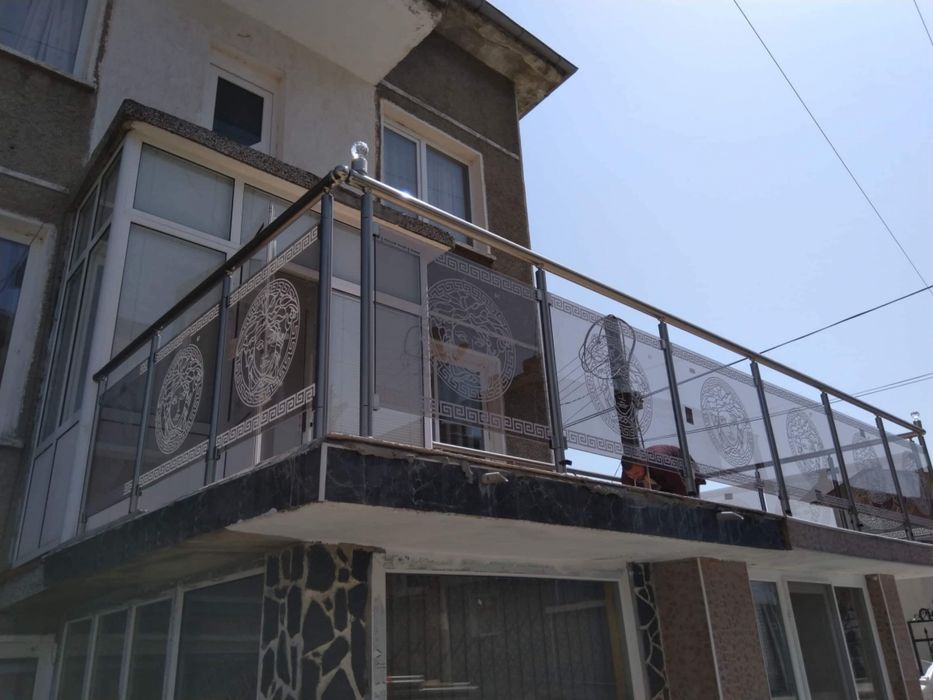 Стъклени парапети Версаче