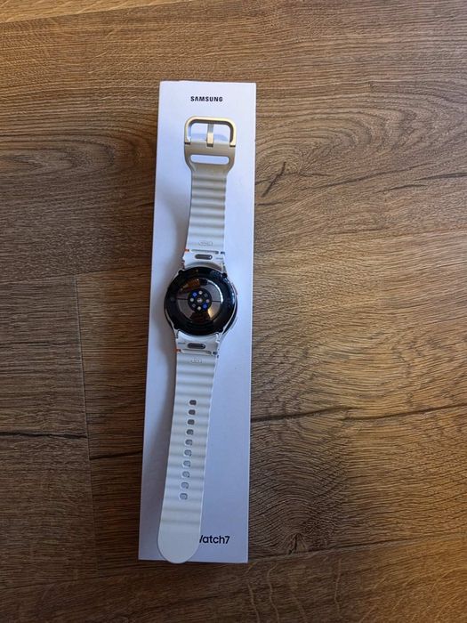 Samsung galaxy watch 7 cream