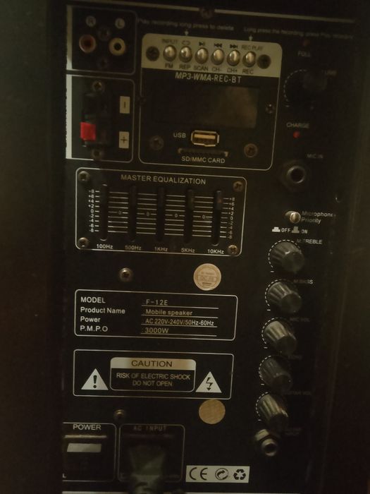 Продавам колона MBA модел F-12E 3000W