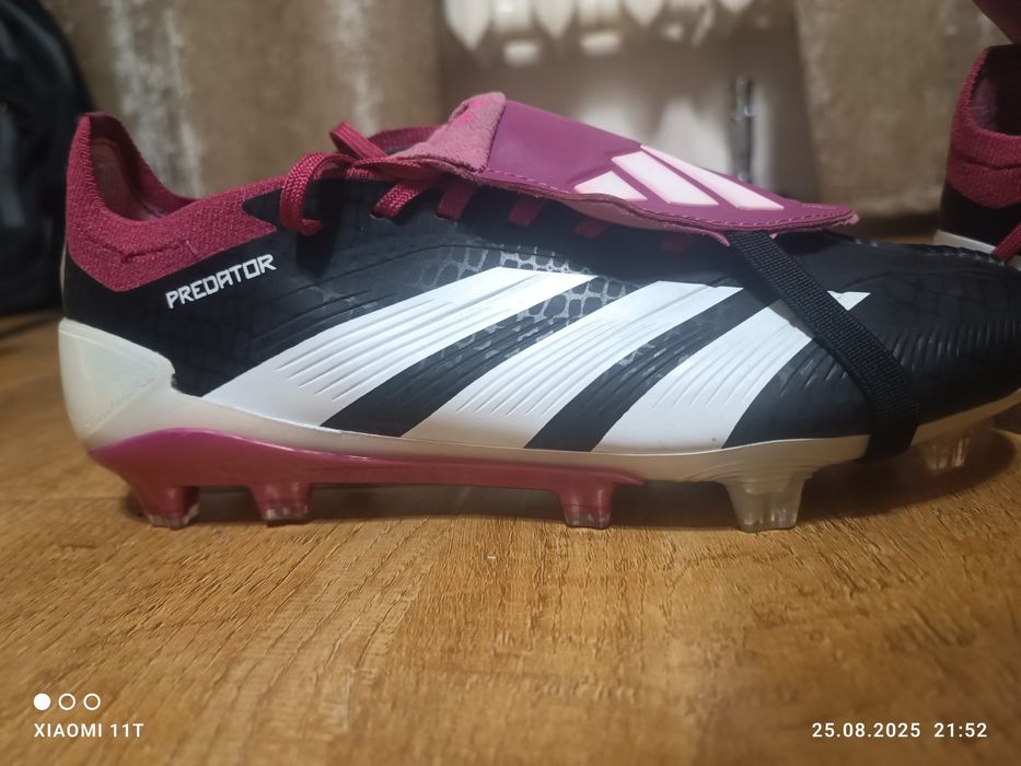 Футбольные бутсы Адидас предатор