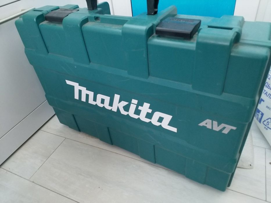 Продам Перфоратор Макита HR4011C