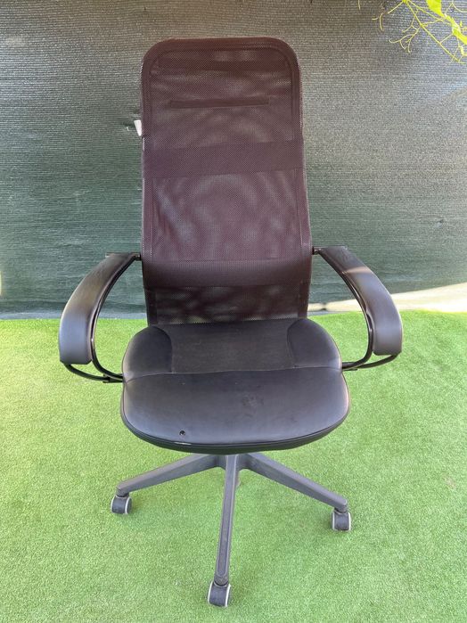 Офис стол въртящ се с подлакътници