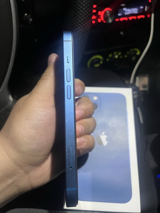 Продам айфон 13