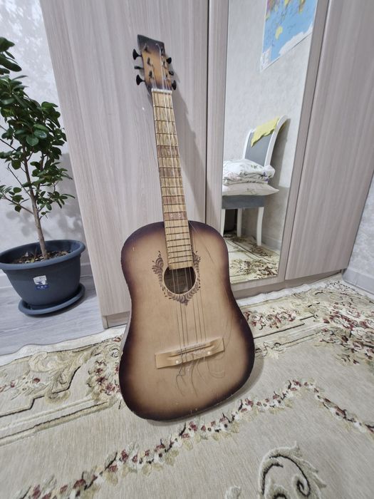 Акустическая гитара