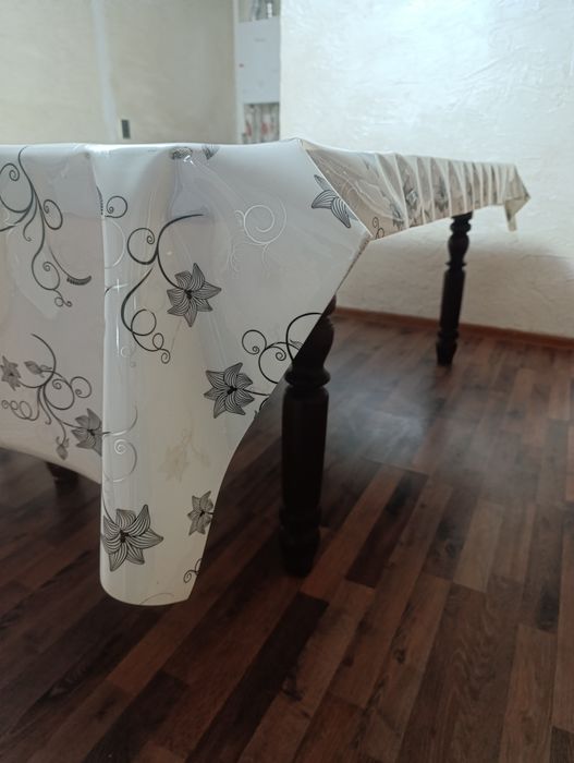 Продаётся стол со стульями