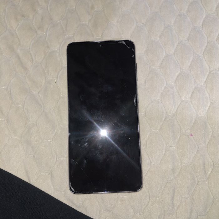 Самсунг Galaxy S21 б/у сломано ядро