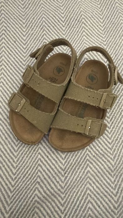 Красивые детские сандалии