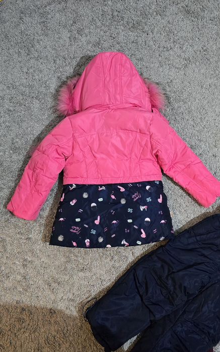 Продам детскую зимнию комбинезон. Для девочек
