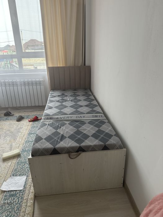 Продам кровать односпальное 90/200