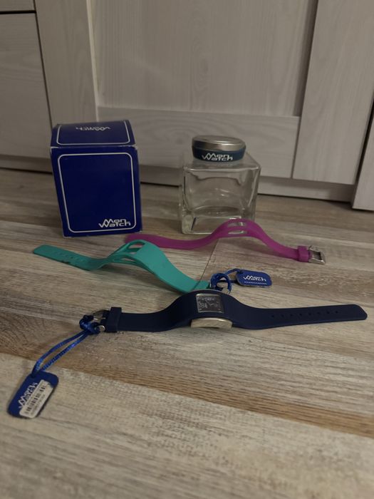 Часовник със сменящи се каишки