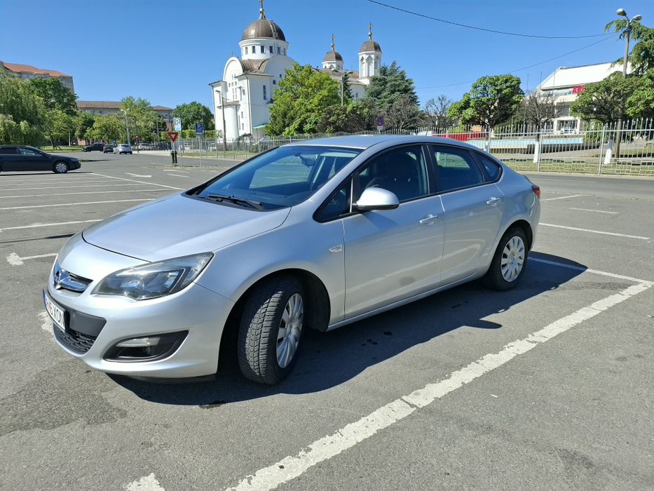 Opel astra sedan 2017