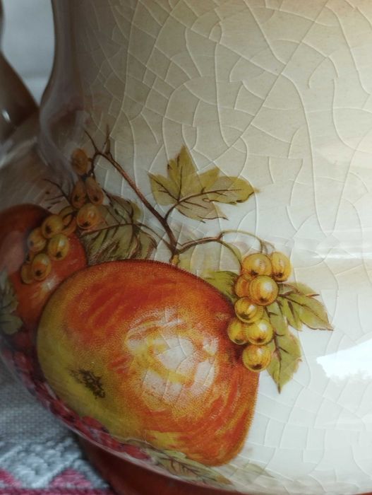 Mayfayre Staffordshire England Pottery
Плодова и много симпатична кана