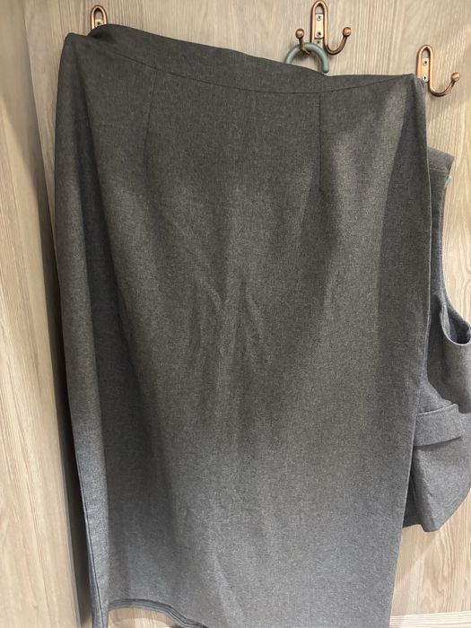 Продам жилет с юбкой