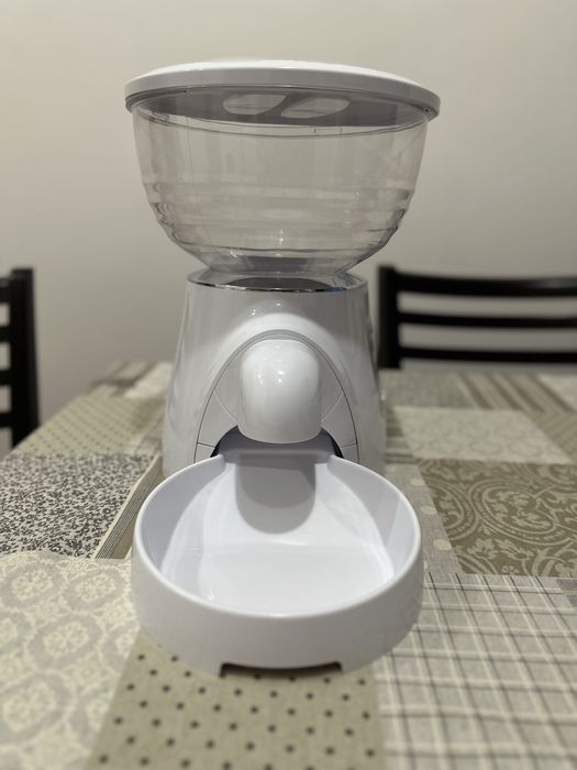 Електрическа хранилка за животни