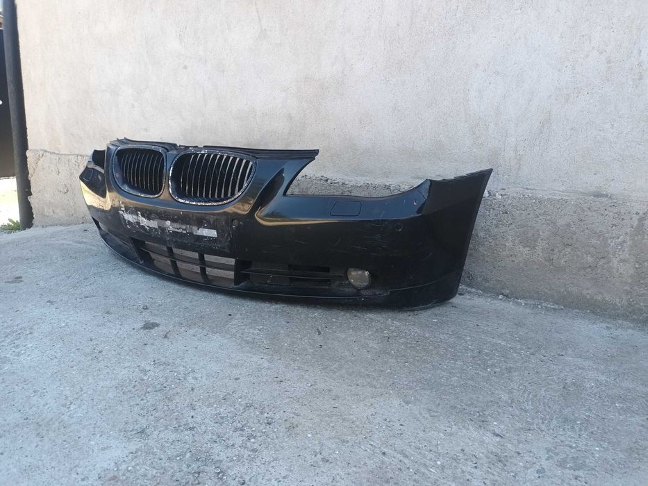 предна броня за бмв Е60 Е61 с масла решетки / бъбреци / халогени BMW E60 E61
