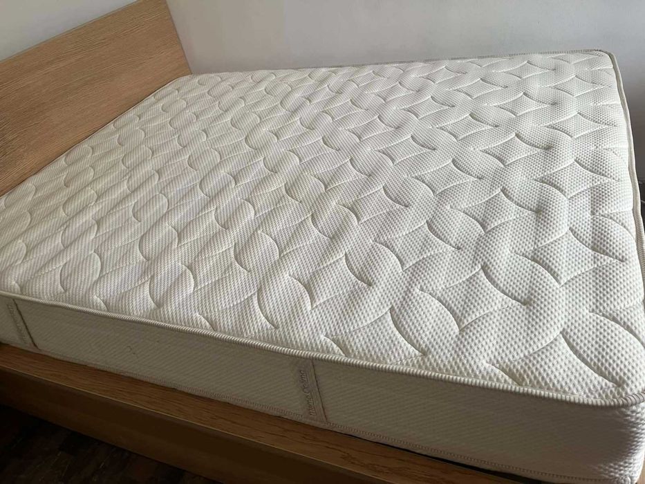 Продавам спалня Икеа с матрак Тед