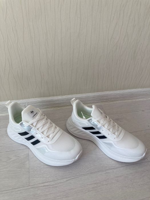 Спортивная кроссовка