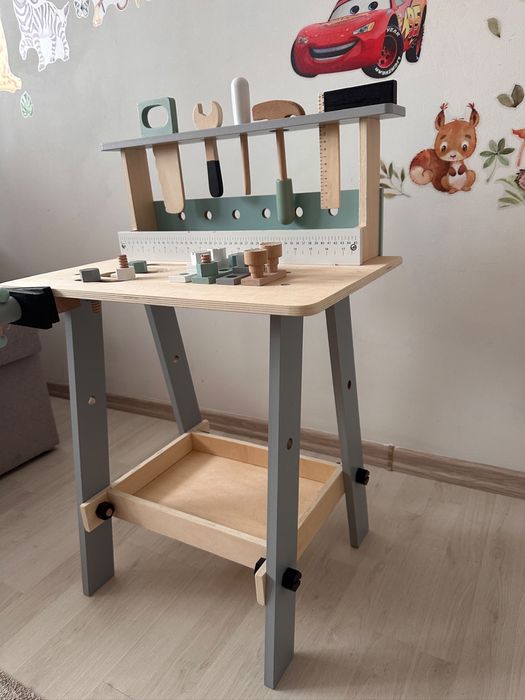 Banc de lucru din lemn vopsit ecologic