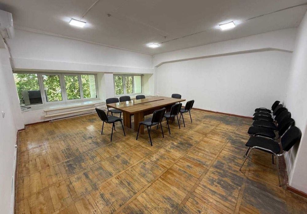 Алайский. Метро рядом сдаётся офис 20м2.за 300 у.е все условия есть!