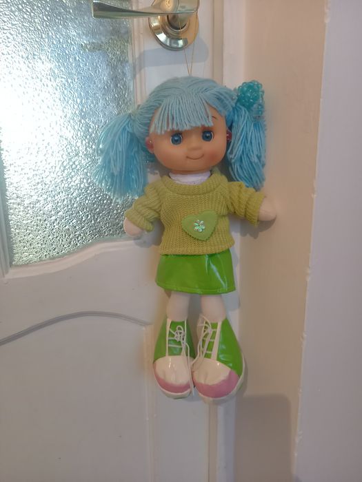 Куклы для декора стен.