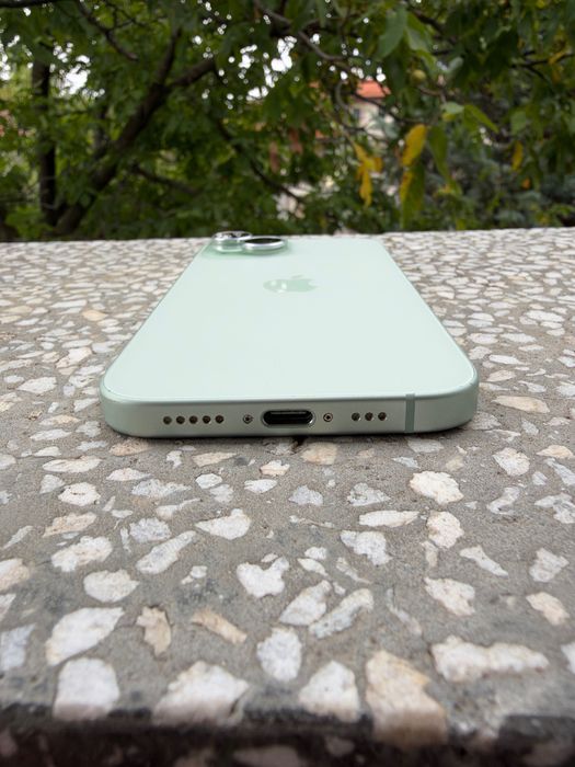 Iphone 15- mint,128 GB