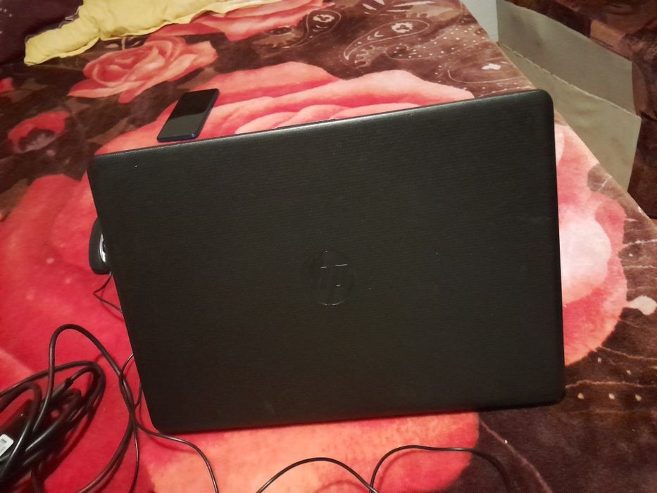 Laptop AMD A4 4GB RAM, Windows 10. Bun pentru lucru de birou, citiți descrierea.vând.urgent!