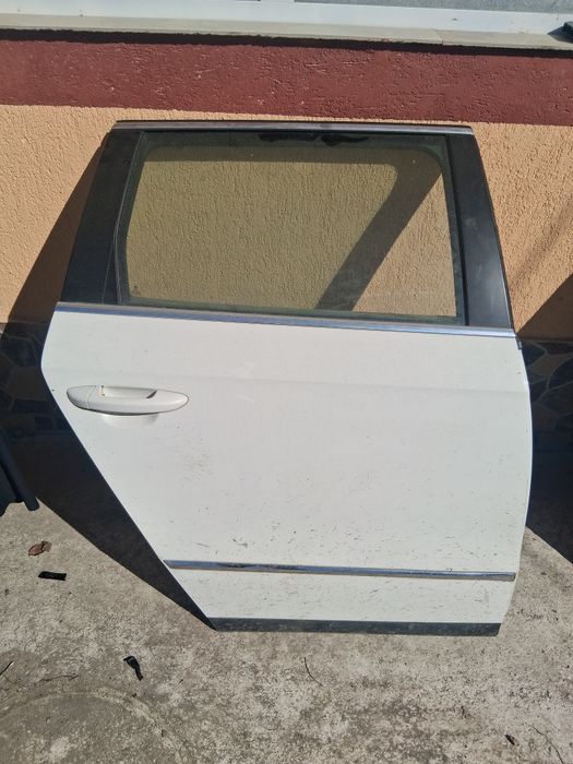 Vând ușă de Volkswagen Passat B6